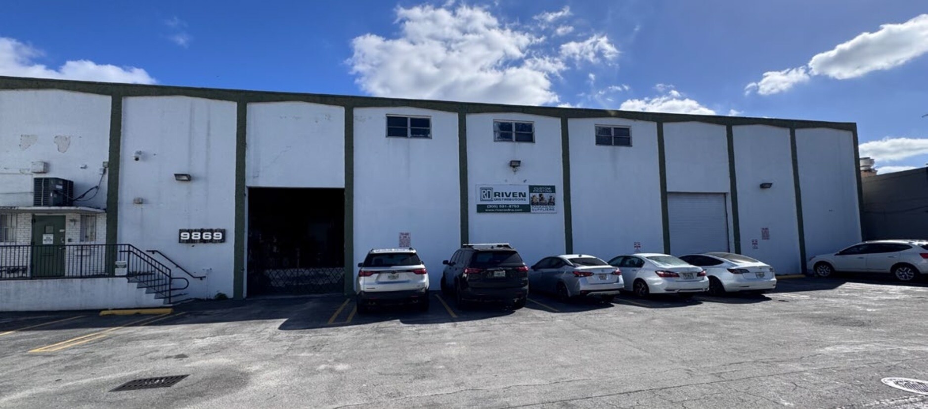 9869 NW 79th Ave, Medley, FL à louer Photo de l’immeuble– Image 1 sur 9