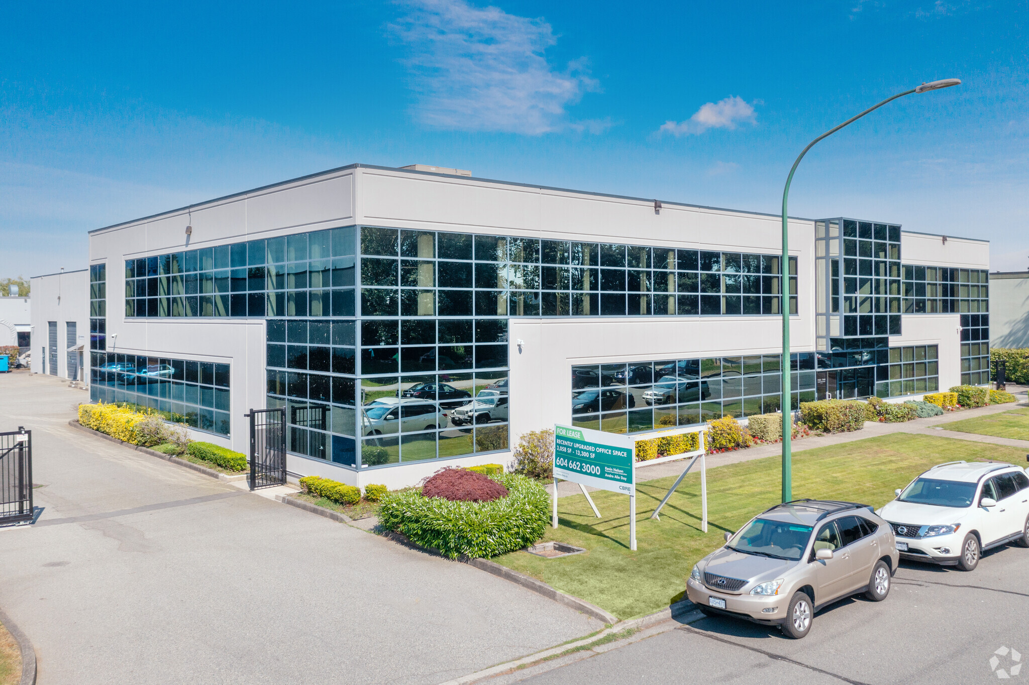 7432-7440 Fraser Park Dr, Burnaby, BC à louer Photo principale– Image 1 sur 7