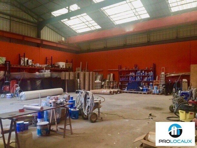 Plus de détails pour Local d'activités à louer