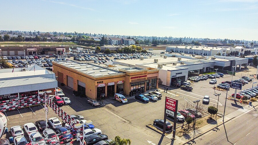 5262 N Blackstone Ave, Fresno, CA à vendre - Photo de l’immeuble – Image 2 sur 20