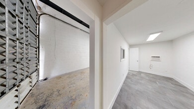 653 W 27th St, Hialeah, FL à louer Numérisation 3D Matterport– Image 1 sur 7