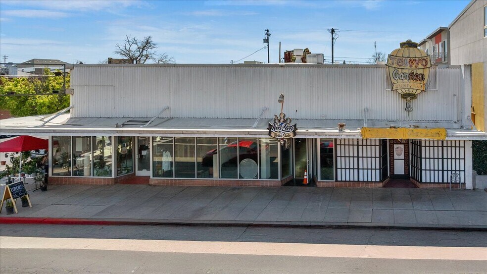1703-1711 Fulton St, Fresno, CA à louer - Photo de l’immeuble – Image 2 sur 28