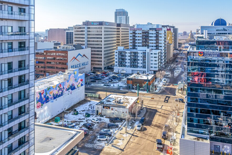 10756 Jasper Ave NW, Edmonton, AB à louer - Aérien – Image 2 sur 3