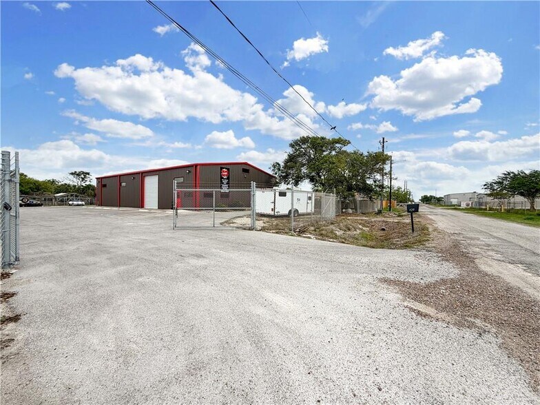 428 Anchor St, Corpus Christi, TX à louer - Photo de l’immeuble – Image 2 sur 33