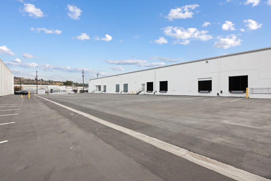 12224 Montague St, Pacoima, CA à louer - Photo de l’immeuble – Image 3 sur 12