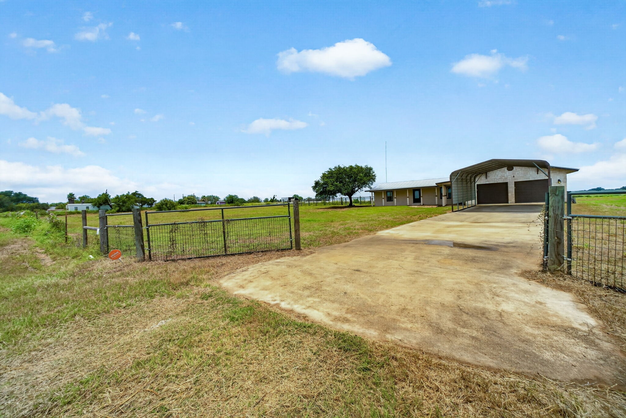 4044 W FM 476, Poteet, TX à vendre Photo principale– Image 1 sur 38