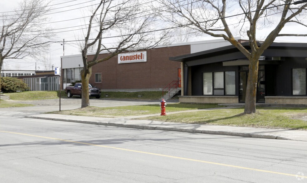 5850 Av Andover, Mt Royal, QC à louer - Photo de l’immeuble – Image 2 sur 4