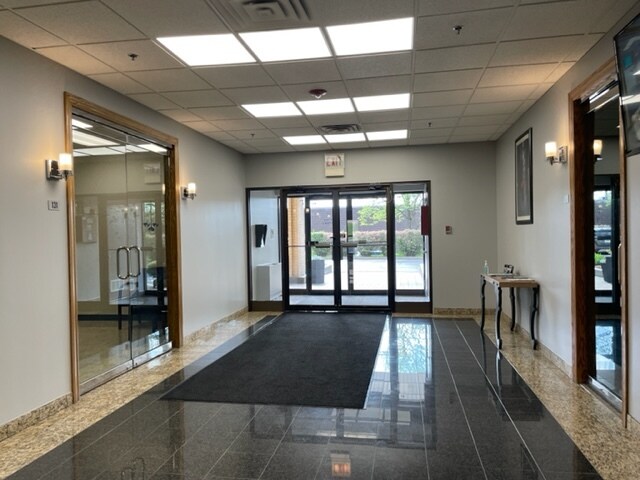 1275 Davis Rd, Elgin, IL à louer - Photo intérieure – Image 2 sur 15