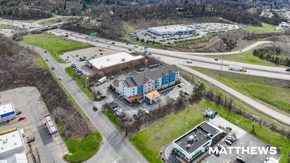 16 Trinity Point Dr, Washington, PA à vendre - Photo de l’immeuble – Image 2 sur 3