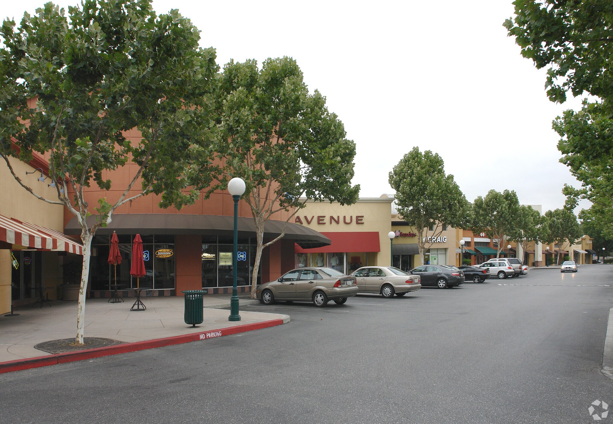 830-878 Blossom Hill Rd, San Jose, CA à louer Photo principale– Image 1 sur 9