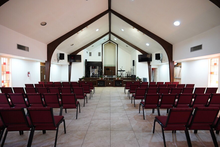 6730 W Tidwell Rd, Houston, TX à louer - Photo de l’immeuble – Image 3 sur 11