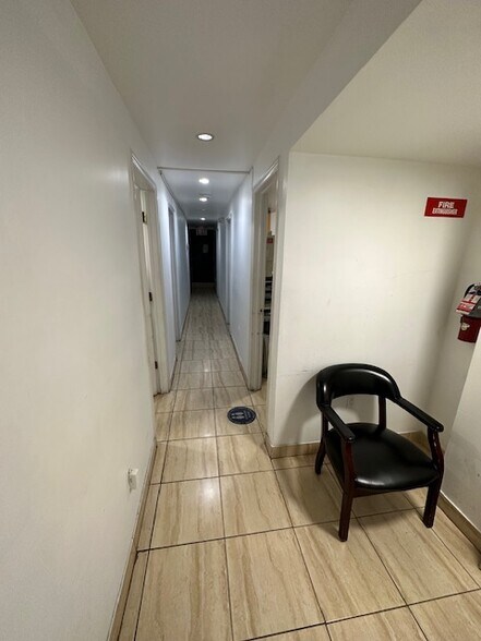 4010 Forley St, Elmhurst, NY à vendre - Photo intérieure – Image 3 sur 28