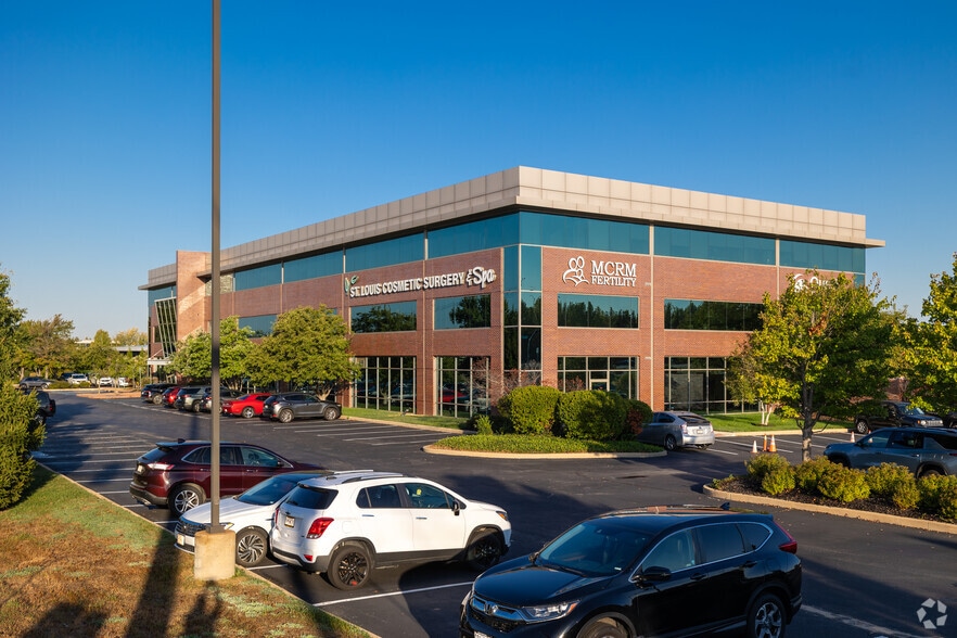 17300 N Outer Forty, Chesterfield, MO à louer - Photo principale – Image 1 sur 6