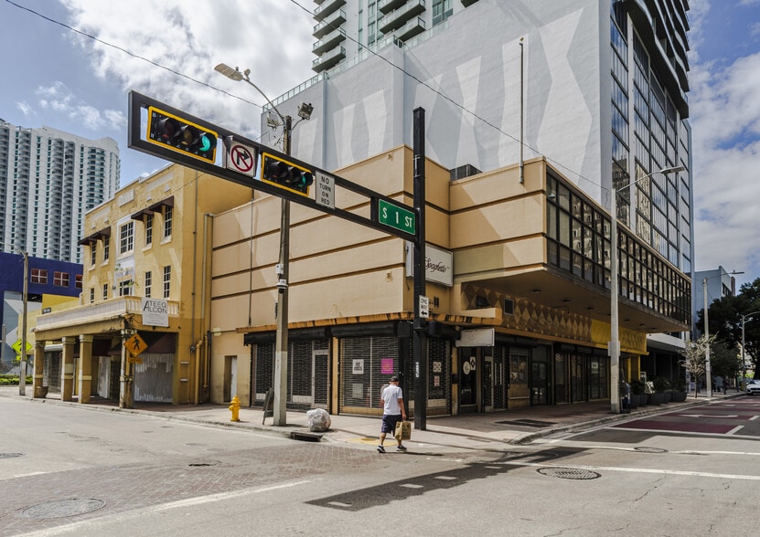 100-108 S Miami Ave, Miami, FL à louer - Photo de l’immeuble – Image 3 sur 8