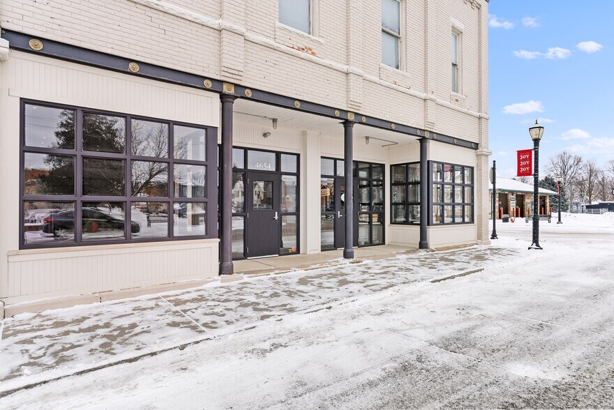 4654 Water St, Columbiaville, MI à vendre - Photo de l’immeuble – Image 2 sur 51