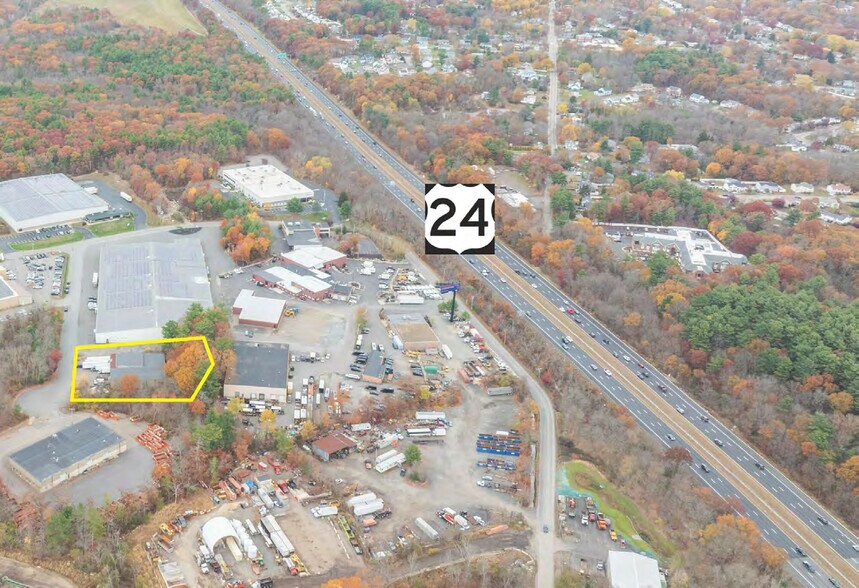 8 Carver Cir, Canton, MA à vendre - Aérien – Image 2 sur 9