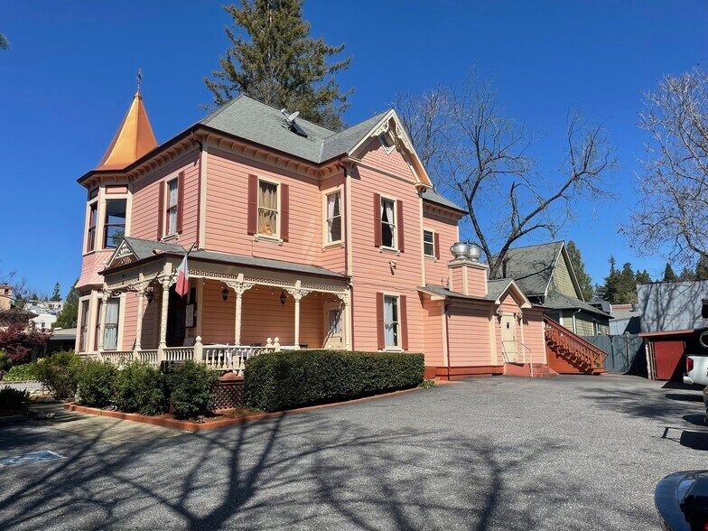 124 Bank St, Grass Valley, CA à vendre - Photo de l’immeuble – Image 2 sur 45