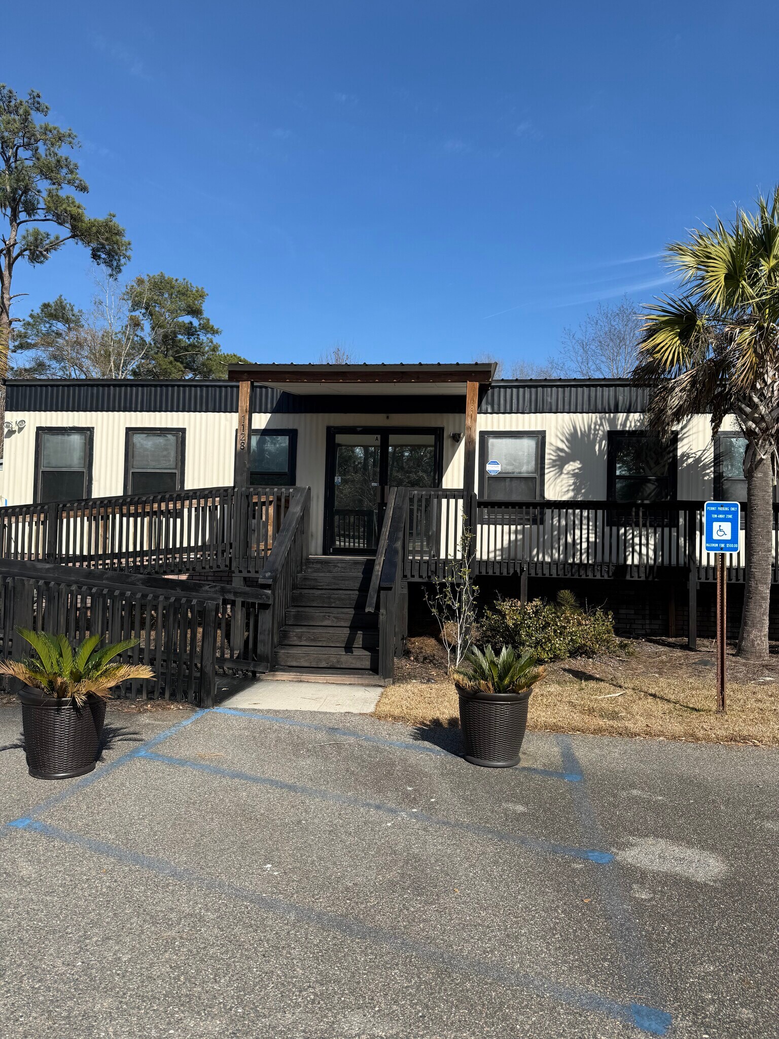 1128 Dean Forest Rd, Savannah, GA à louer Photo de l’immeuble– Image 1 sur 7