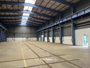Industriel/Logistique dans Saint-Priest à vendre Photo intérieure– Image 2 sur 2