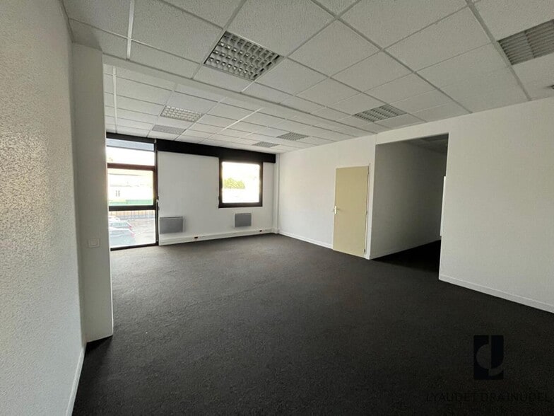 Bureau dans Roanne à louer - Photo de l’immeuble – Image 2 sur 4