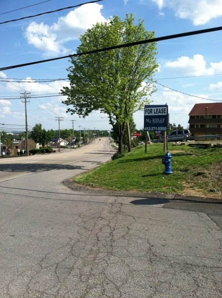 8754 University Blvd, Coraopolis, PA à louer - Photo de l’immeuble – Image 3 sur 3