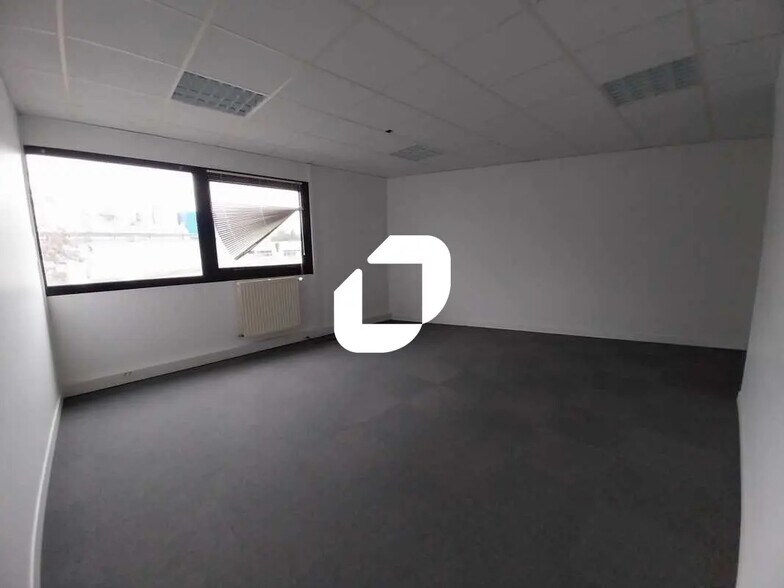 Local d’activités dans Villejust à louer - Photo intérieure – Image 2 sur 13