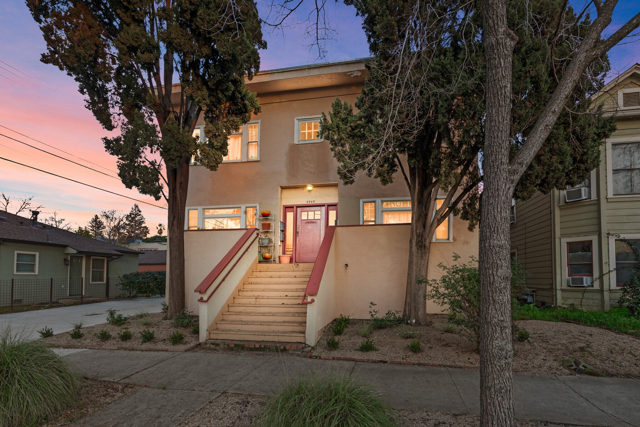 1717 26th St, Sacramento, CA à vendre Photo principale– Image 1 sur 30