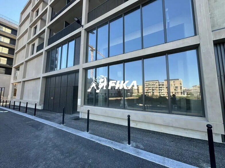 Local d'activités dans Bordeaux à vendre - Photo de l’immeuble – Image 2 sur 10