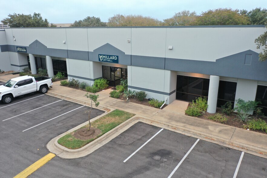 3709 Promontory Point Dr, Austin, TX à louer - Photo de l’immeuble – Image 2 sur 6
