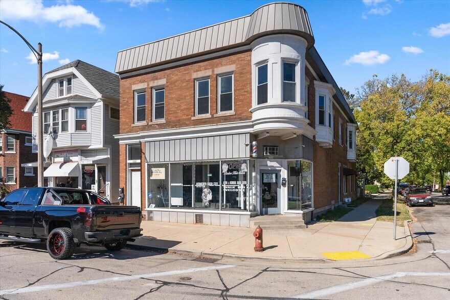 2900 W Arthur Ave, Milwaukee, WI à vendre - Photo de l’immeuble – Image 2 sur 19