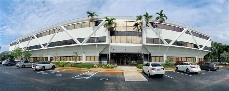 2200 W Commercial Blvd, Fort Lauderdale, FL à louer - Photo de l’immeuble – Image 1 sur 2