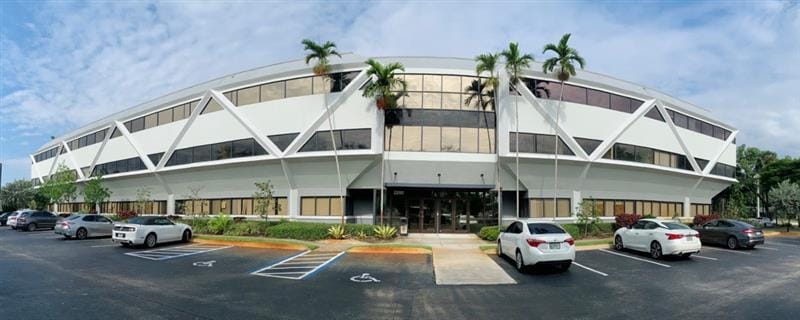 2200 W Commercial Blvd, Fort Lauderdale, FL à louer Photo principale– Image 1 sur 3
