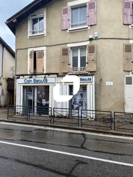 Local commercial dans Gières à louer - Photo de l’immeuble – Image 1 sur 7