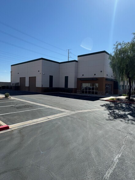 1196 Wigwam Pky, Henderson, NV à vendre - Photo de l’immeuble – Image 2 sur 8