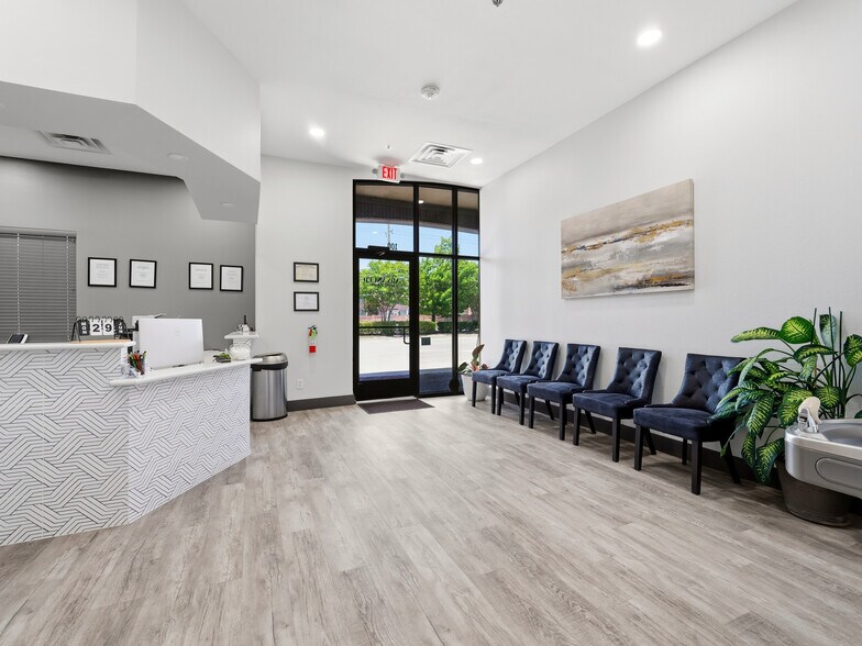 6550 Naaman Forest Blvd, Garland, TX à louer - Photo de l’immeuble – Image 3 sur 34