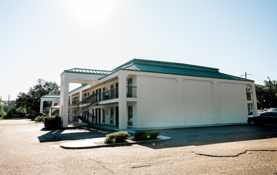 337 Devereaux Dr, Natchez, MS à vendre - Photo de l’immeuble – Image 2 sur 23