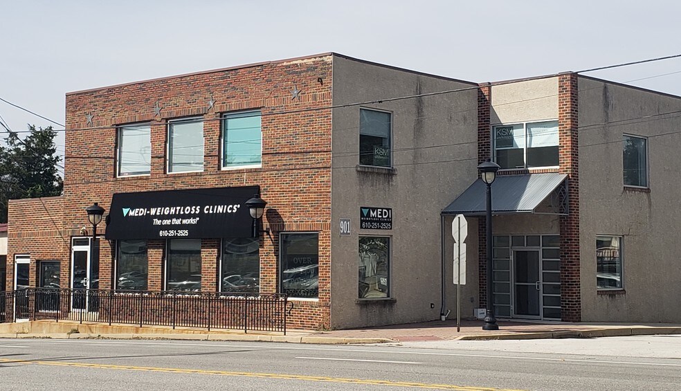 901 Lancaster Ave, Berwyn, PA à louer - Photo de l’immeuble – Image 2 sur 2