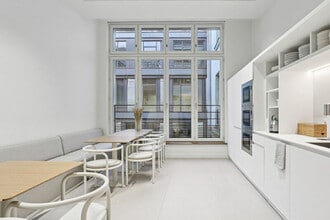 62-64 Rue De Lisbonne, Paris à louer Photo intérieure– Image 2 sur 16