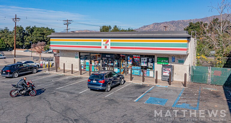 8363 Foothill Blvd, Sunland, CA à vendre - Photo de l’immeuble – Image 3 sur 5