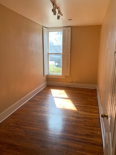 903 N Elm St, Denton, TX à louer - Photo intérieure – Image 2 sur 6