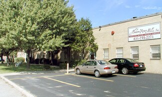 Plus de détails pour 210-220 Verdi St, Farmingdale, NY - Industriel/Logistique à louer