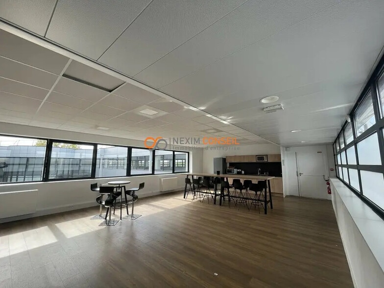 Bureau dans Gennevilliers à louer - Photo de l’immeuble – Image 2 sur 7