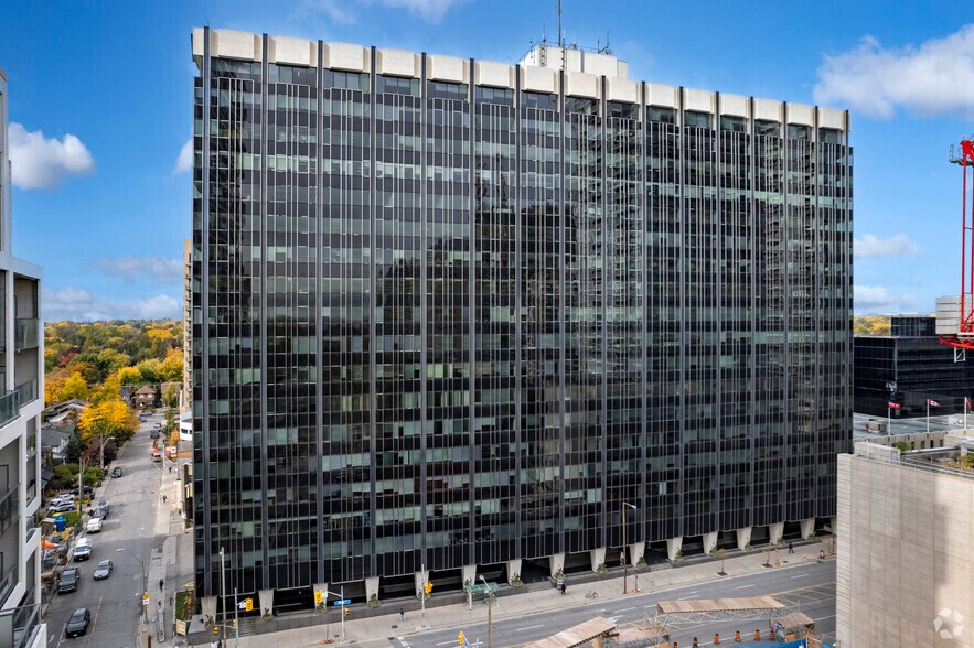 2180 Yonge St, Toronto, ON à louer - Photo de l’immeuble – Image 3 sur 6