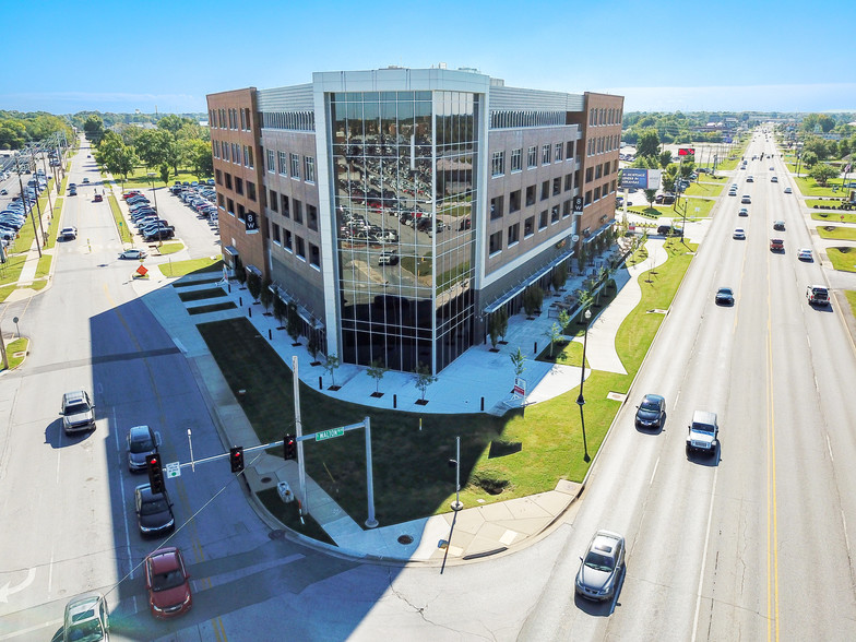 805 S Walton Blvd, Bentonville, AR à louer - Photo de l’immeuble – Image 2 sur 7
