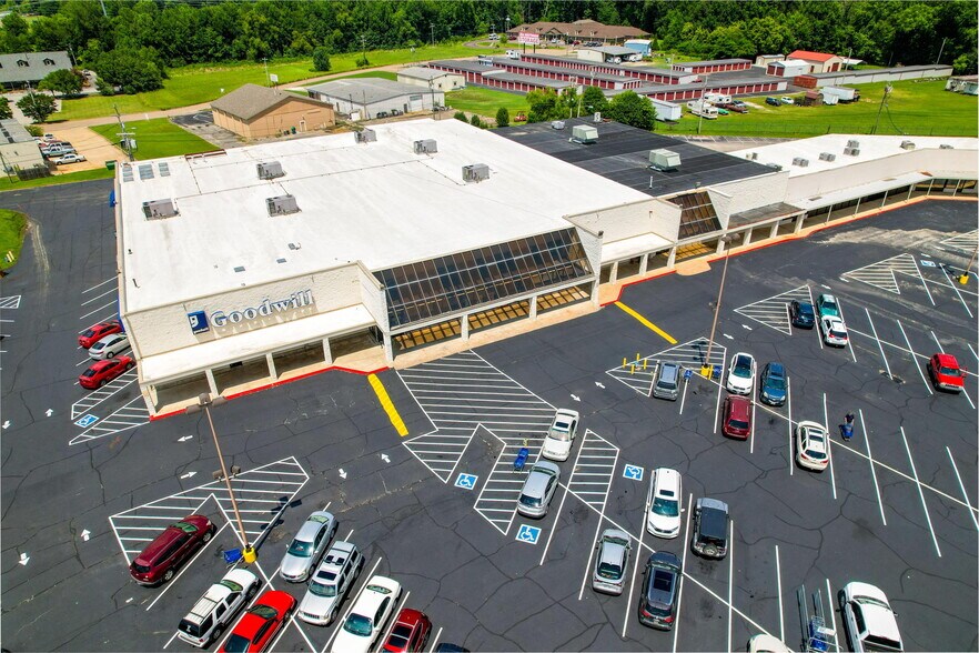 1340 S Highland Ave, Jackson, TN à louer - Photo de l’immeuble – Image 2 sur 15