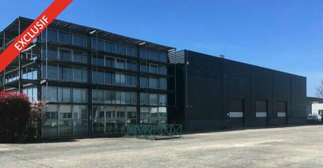 Plus de détails pour Local d’activités à vendre