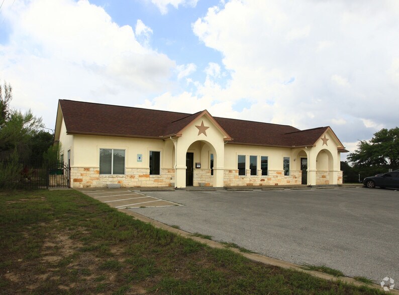 6300 Lohmans Ford Rd, Lago Vista, TX à louer - Photo de l’immeuble – Image 3 sur 3