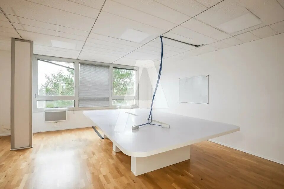 Local d’activités dans Émerainville à louer Photo intérieure– Image 1 sur 6