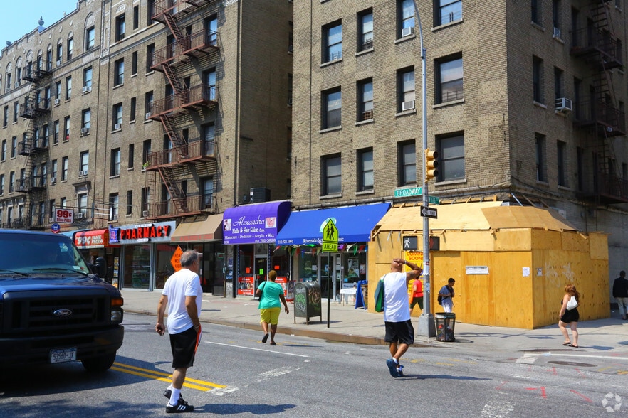 700 W 176th St, New York, NY à louer - Photo de l’immeuble – Image 2 sur 2