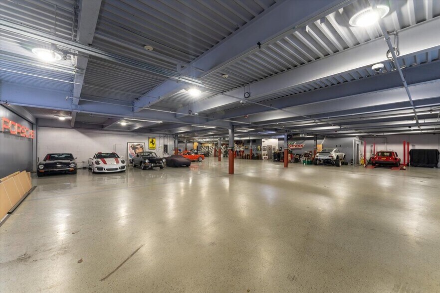 85 Pine Hollow Rd, Oyster Bay, NY à louer - Photo de l’immeuble – Image 2 sur 11